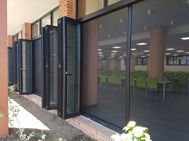 Báo giá cửa lưới AirMesh Techroll. AirMesh Techroll bền chắc, thẩm mỹ và an toàn cho mọi không gian