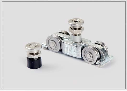 Cấu tạo lớp lông bàn chải trên con lăn cửa gấp trượt