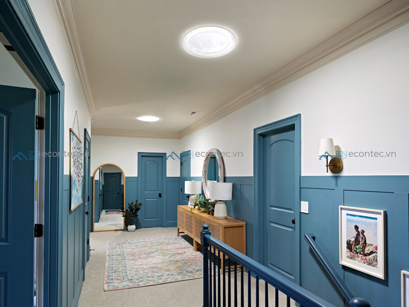 Sun Tunnels Velux đưa ánh sáng tự nhiên vào không gian sâu trong nhà so sánh cửa mái Velux và các loại khác