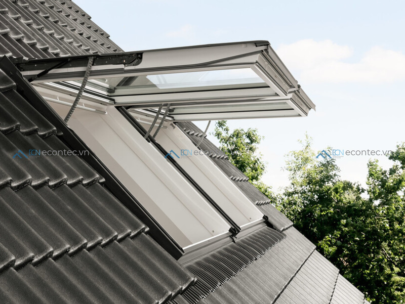 Cửa mở hất Velux mang đến tầm nhìn rộng như ban công