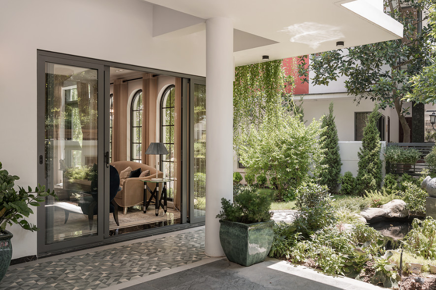 Cửa trượt Roto Patio Inline là cửa trượt song song linh hoạt, bền bỉ và dễ vận hành