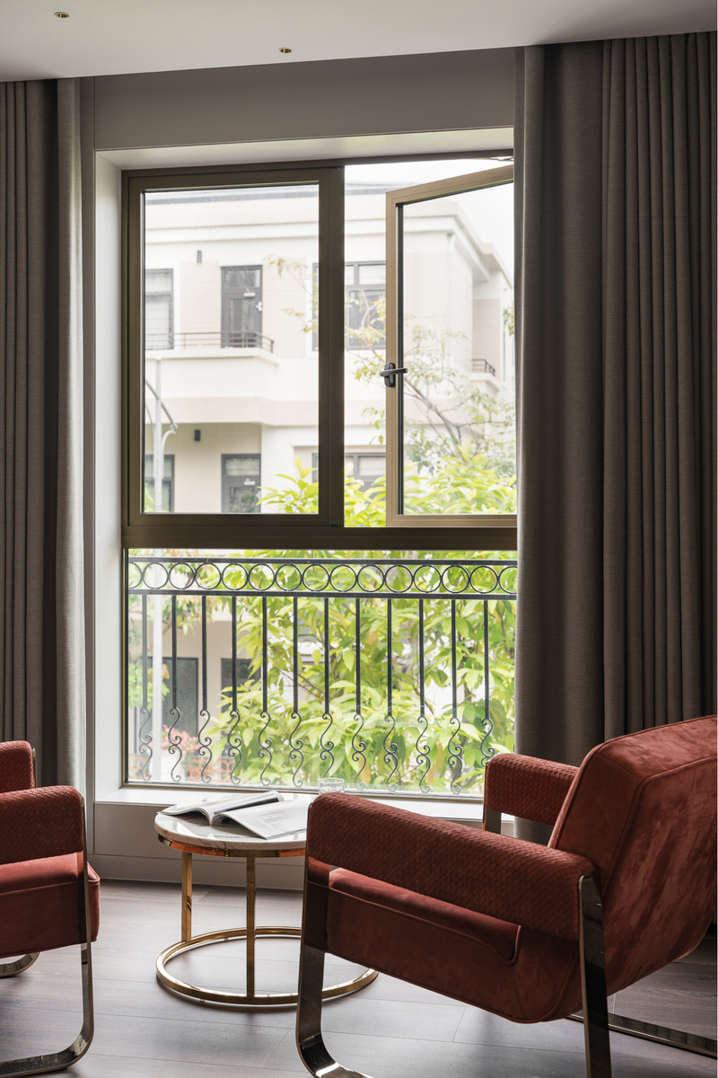 Cửa sổ mở quay Roto đón gió tốt, an toàn và cách âm