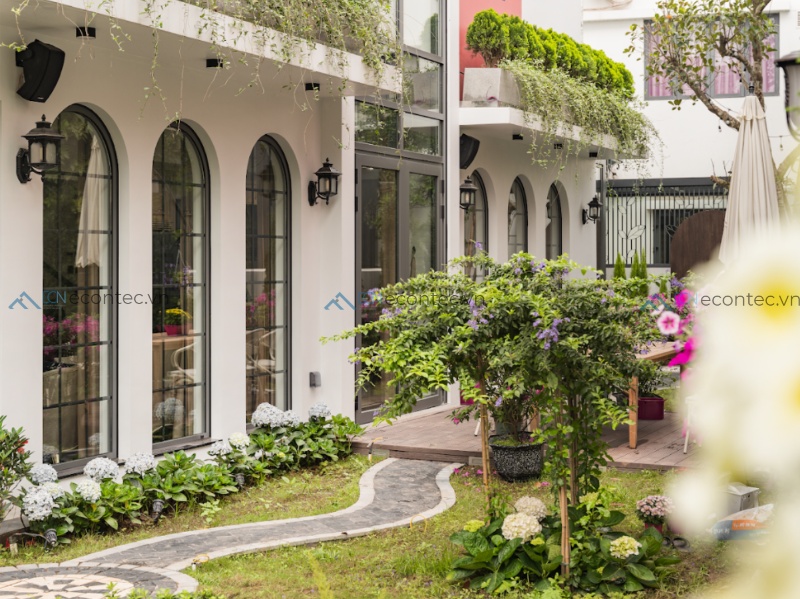 Tránh sai lầm khi chọn vật liệu và phụ kiện cửa nhôm kính