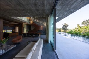 Cửa nhấc trượt Patio Lift vận hành êm cho không gian lớn