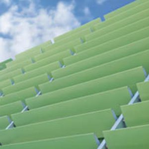 Louver tự động là hệ lam chắn nắng điều chỉnh góc linh hoạt và tăng thẩm mỹ cho công trình.