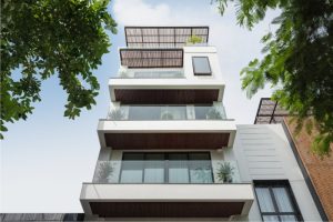 Ứng dụng cửa nhôm tối ưu ánh sáng cách âm và an ninh nhà phố