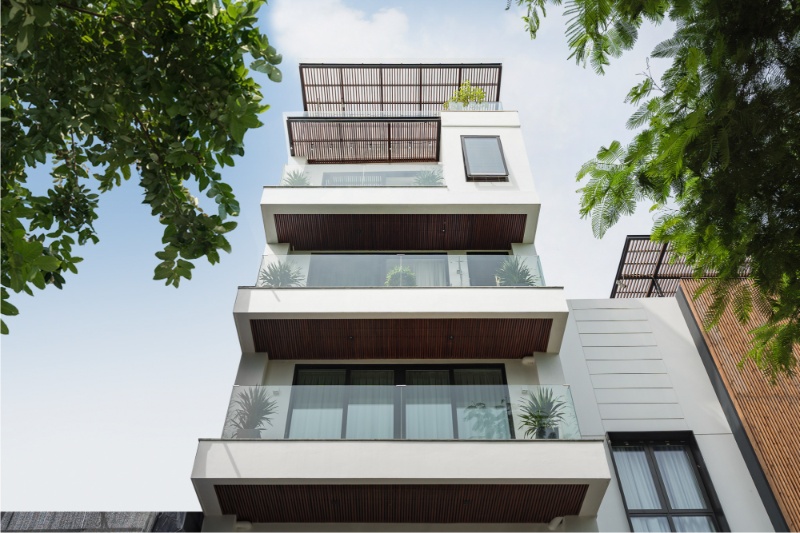 Ứng dụng cửa nhôm tối ưu ánh sáng cách âm và an ninh nhà phố