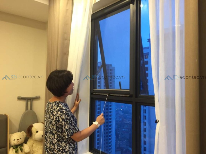 Cửa lưới tự cuốn gọn gàng tiện dụng giữ thẩm mỹ không gian