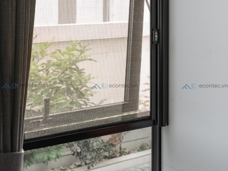 Cửa lưới AirMesh Tech-Roll chống muỗi và giữ không gian trong lành