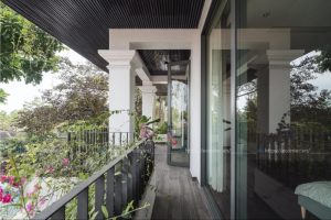 Cửa mở quay Roto bền chắc kín khít phù hợp nhiều không gian