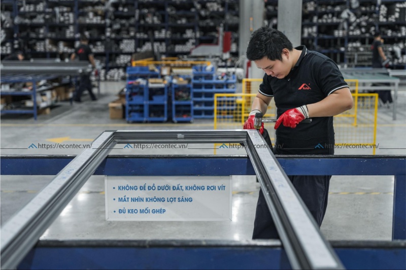 Quy trình thi công cửa Roto đảm bảo đồng bộ và tối ưu vận hành
