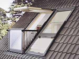Ban công mái được mở ra trong vài giây để mang đến cho ngôi nhà của bạn nhiều không gian, ánh sáng tự nhiên